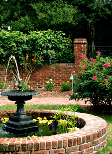 Gardener centrepiece fountain